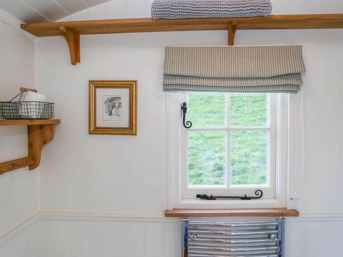 Shepherds Hut Slad Valley Cotswolds Painswick Exterior foto