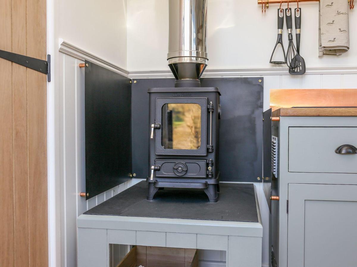 Shepherds Hut Slad Valley Cotswolds Painswick Exterior foto