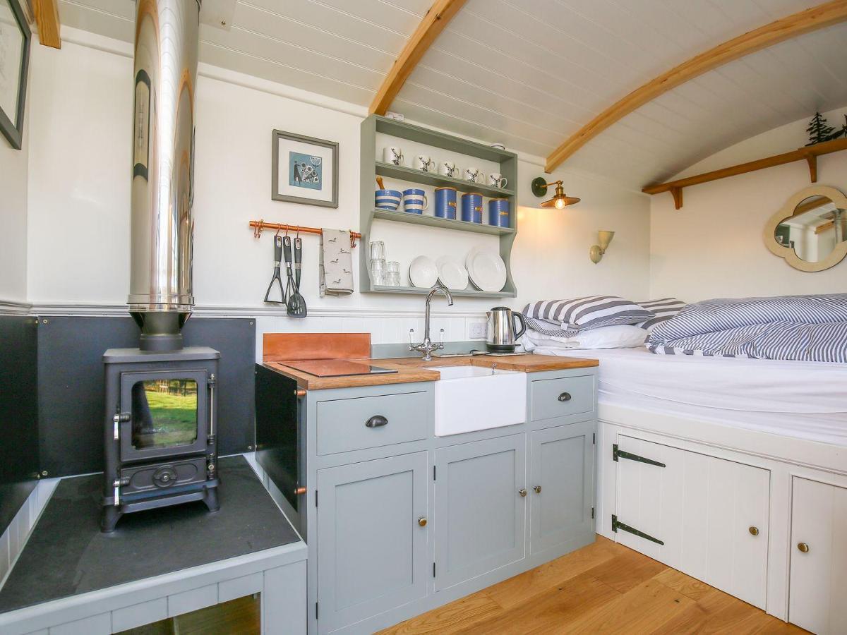 Shepherds Hut Slad Valley Cotswolds Painswick Exterior foto