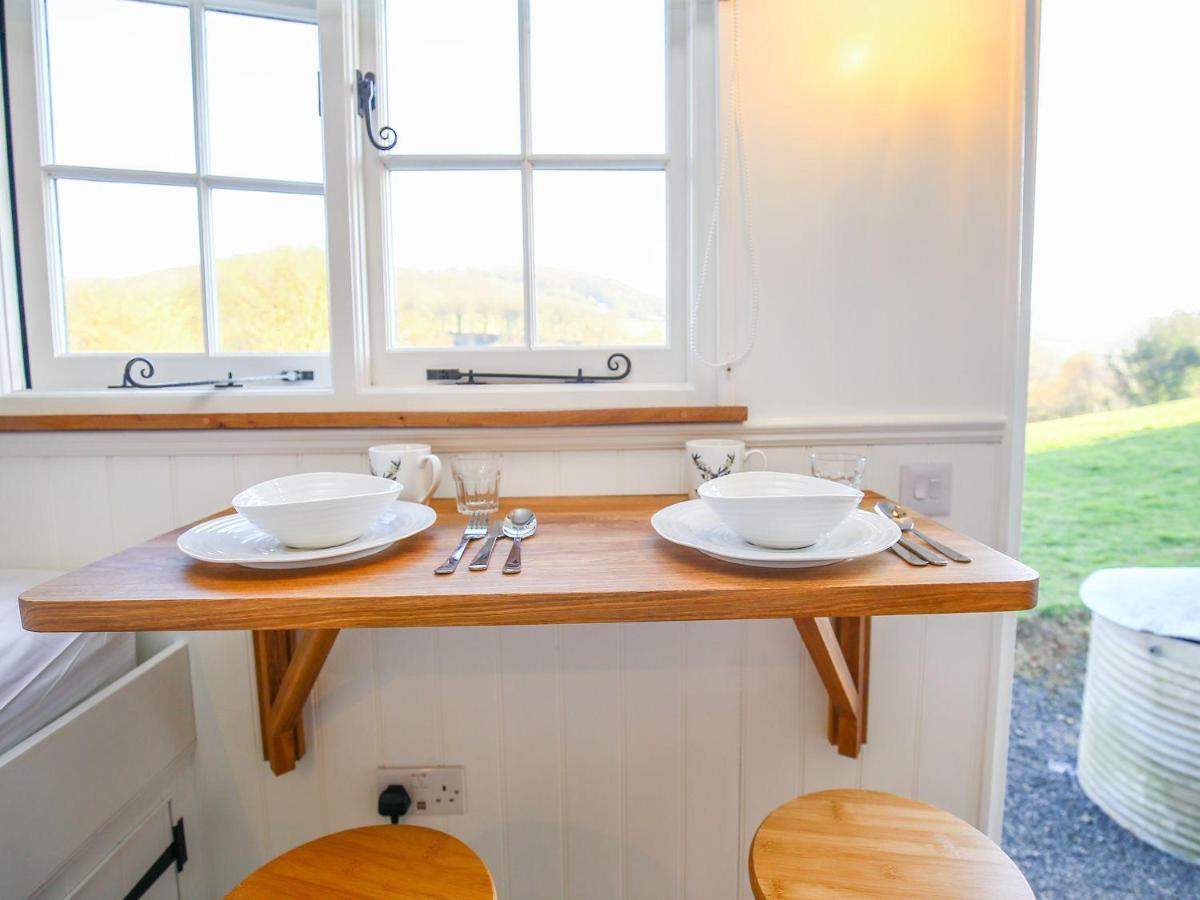 Shepherds Hut Slad Valley Cotswolds Painswick Exterior foto