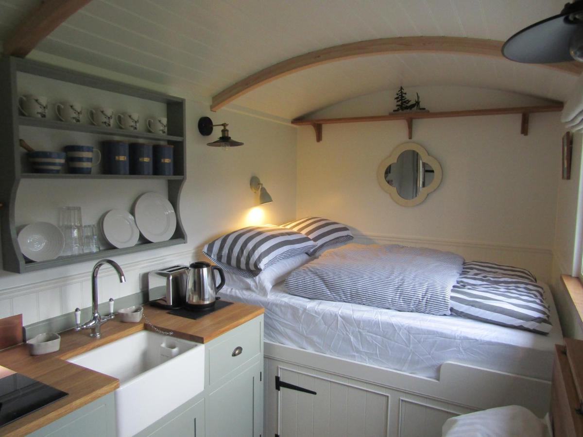 Shepherds Hut Slad Valley Cotswolds Painswick Exterior foto